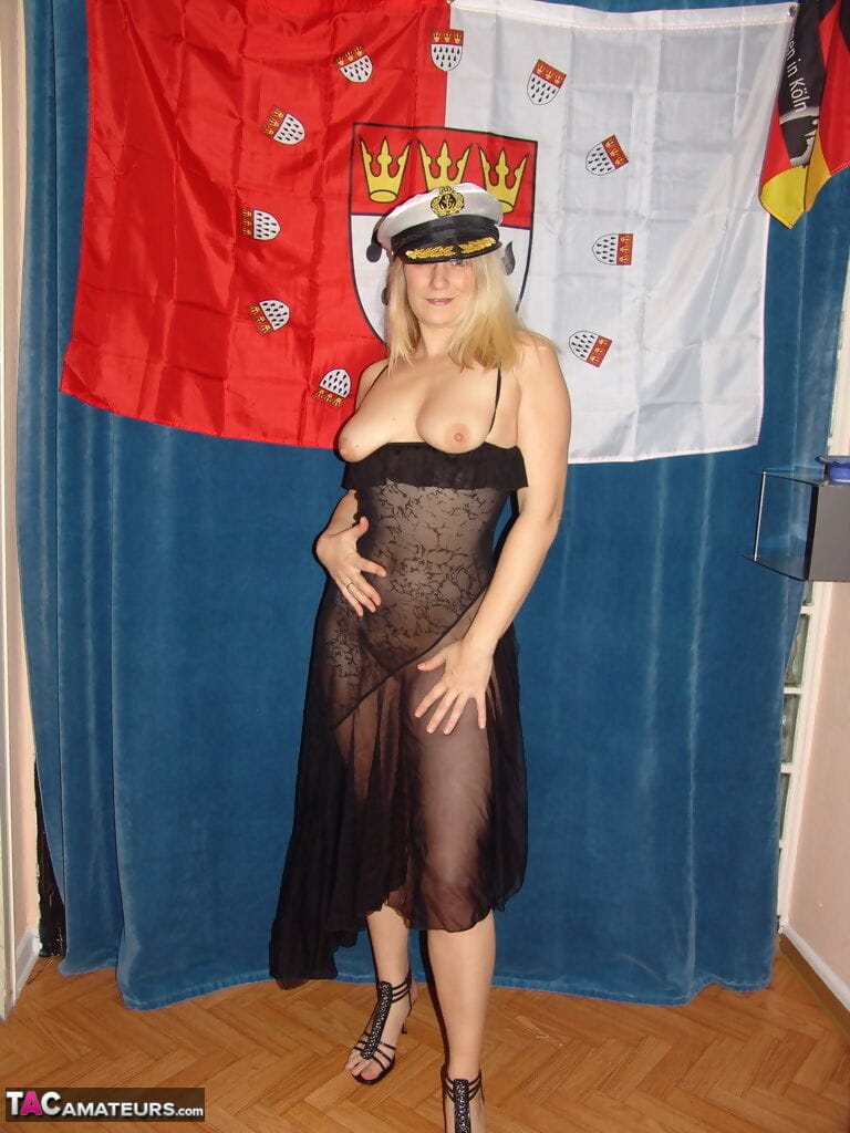 Blonde amateur Sweetsusi doffs a sailors cap while getting totally naked