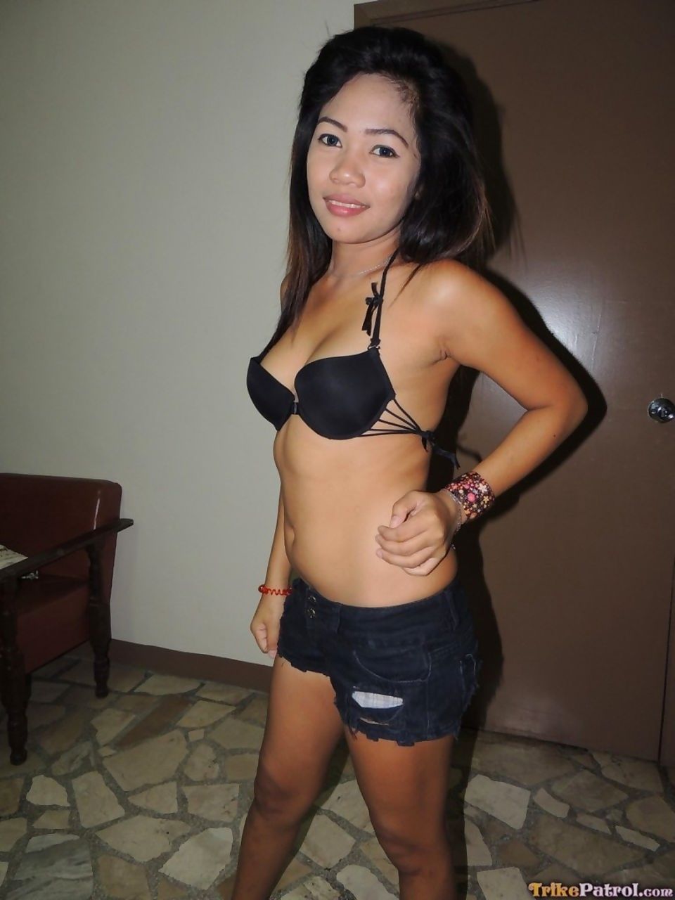 Niedlich Mädchen Maxine aus Philippinen Posen Nackt und gibt Blowjob bei Sex Pics  Bild